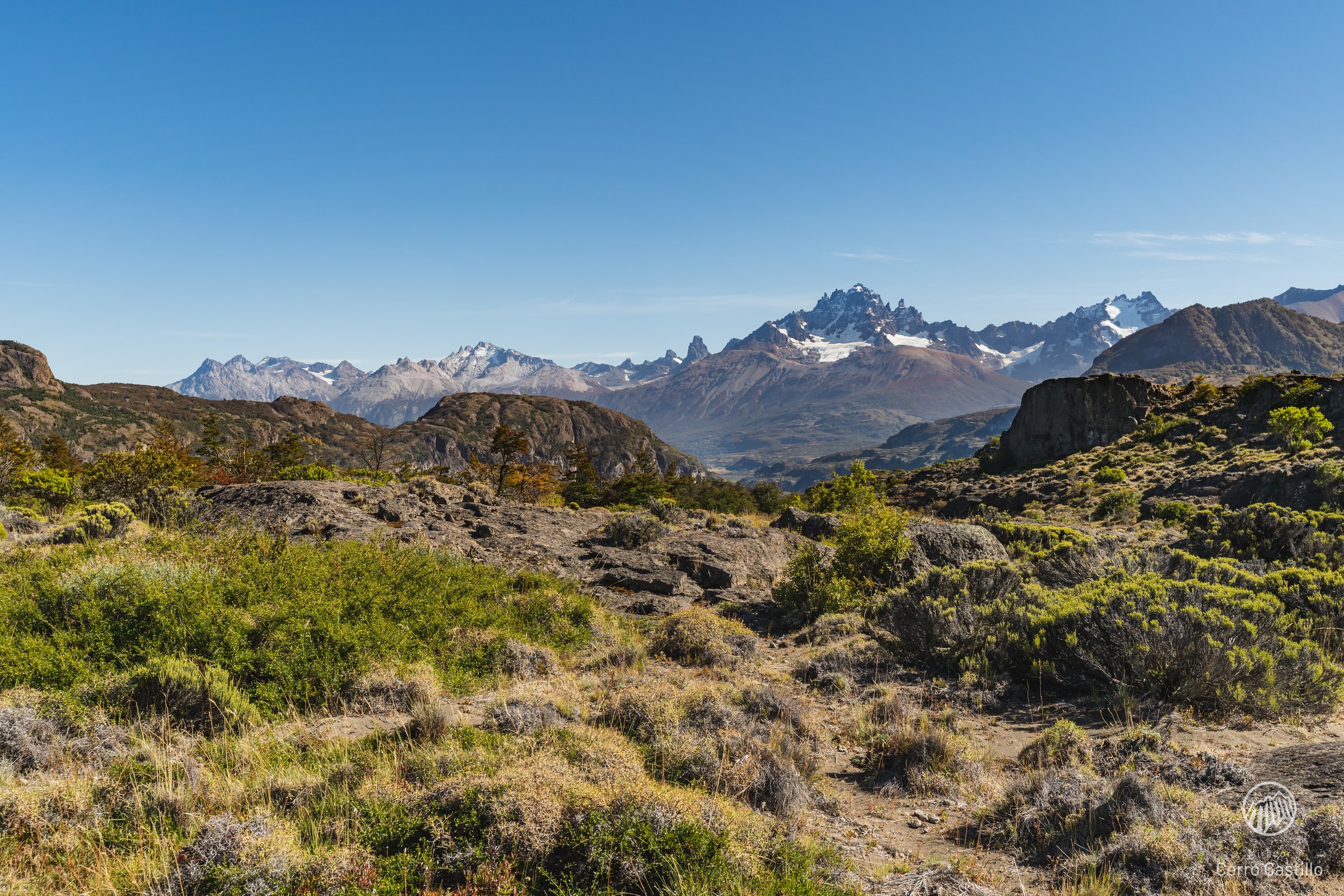 Vista panorámica de las parcelas con Cerro Castillo